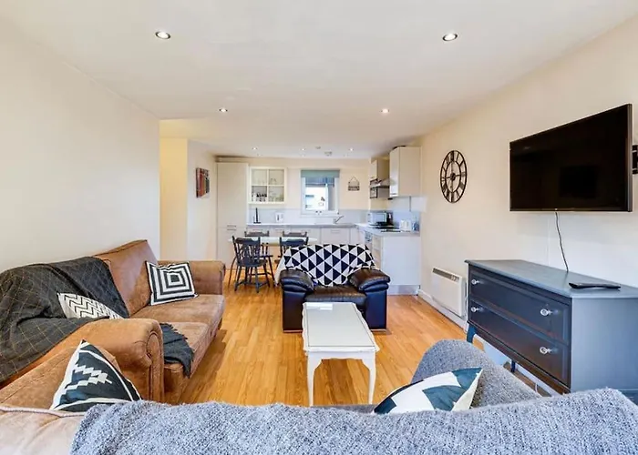 Luxury 2Br Apartment - Prime Location - Parking