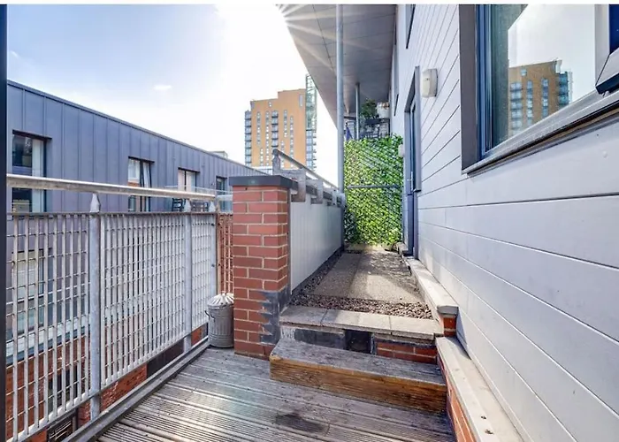 Luxury 2Br Apartment - Prime Location - Parking