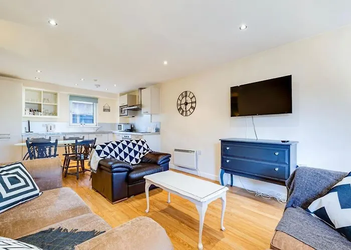 Luxury 2Br Apartment - Prime Location - Parking